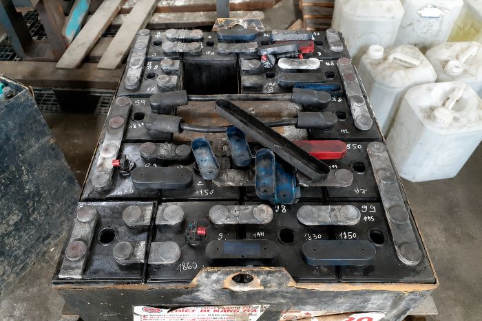 Thu mua ắc quy xe nâng giá cao tại TP. HCM