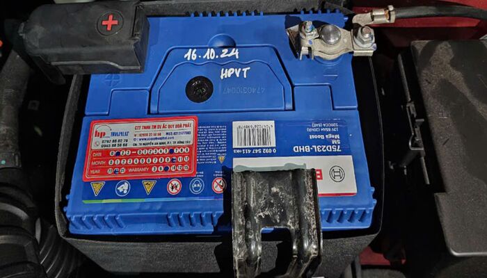 Hình ảnh bề mặt ắc quy được làm sạch