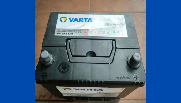 Hình ảnh ắc quy cũ qua sử dụng