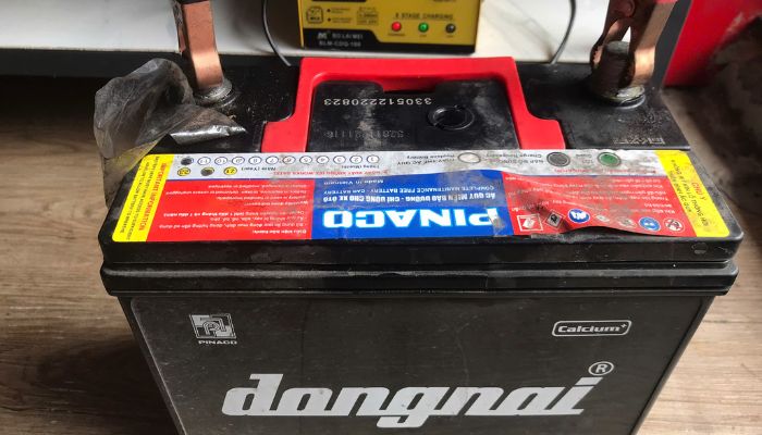 Hình ảnh ắc quy cũ sử dụng lâu ngày