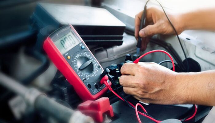 Hình ảnh đo điện áp ắc quy
