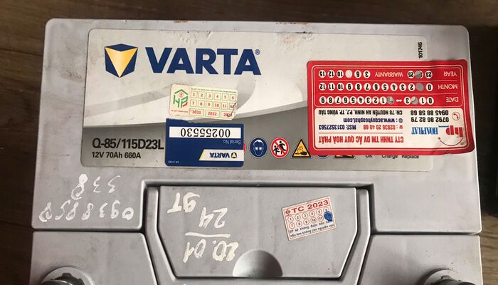 Hình ảnh ắc quy cũ qua sử dụng