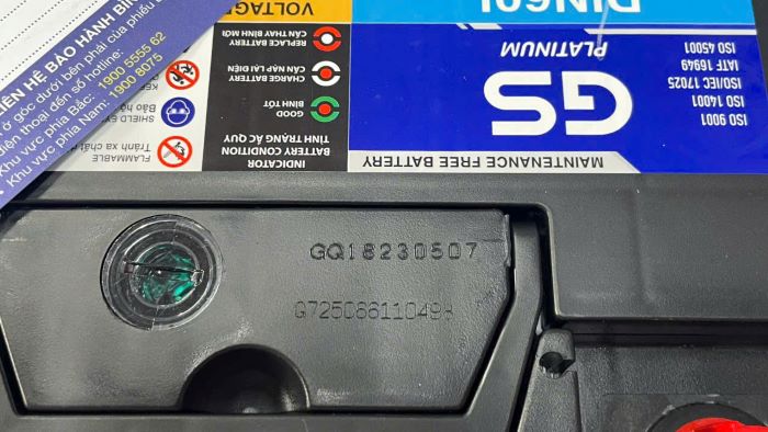 số seri được dập trên thân bình ắc quy GS