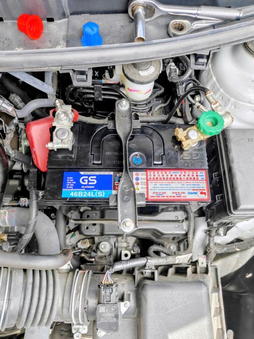 Lắp đặt bình ắc quy GS chính hãng xe vios cho chị Phương TP. HCM
