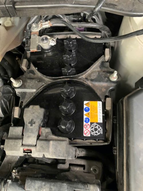 Lắp đặt bình ắc quy GS Q85 cho xe Mazda CX5 tại TP. HCM