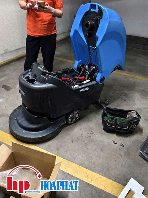 Thay bình ắc quy Vision cho máy chà sàn tận nơi