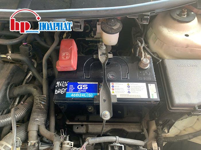 Thay ắc quy GS 46B24LS cho xe tại Hòa Phát
